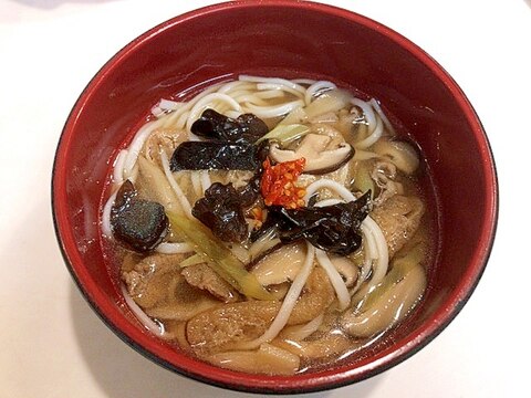 コリコリ美味しい☆キクラゲ入り牛肉うどん